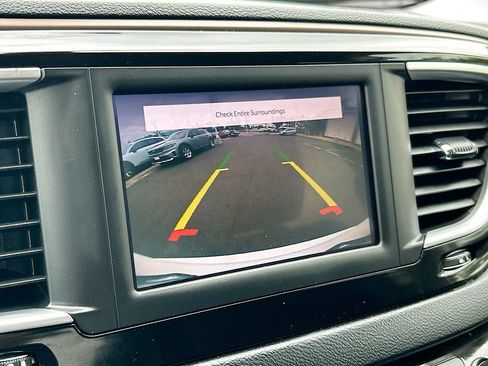Used 2022 Chrysler Voyager LX FWD image 13