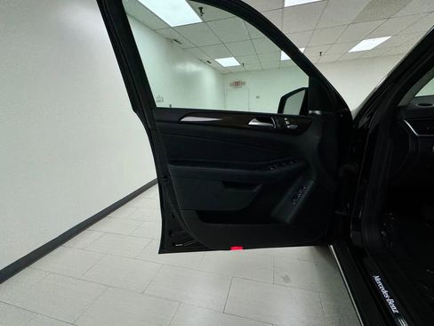 Used 2018 Mercedes-Benz GLS 450 4MATIC image 9