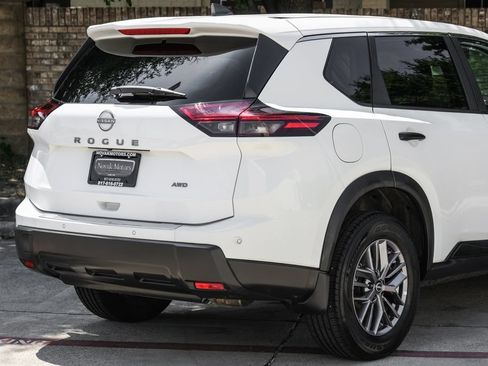 Used 2024 Nissan Rogue S AWD/4WD image 16