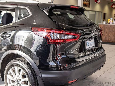 Used 2021 Nissan Rogue Sport SV image 15