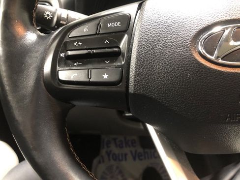 Used 2023 Hyundai Venue SEL image 23