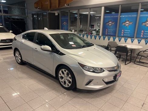 Used 2018 Chevrolet Volt Premier image 2