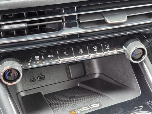 Used 2026 Chevrolet Traverse High Country w/ LPO, Floor Liner Package FWD image 19