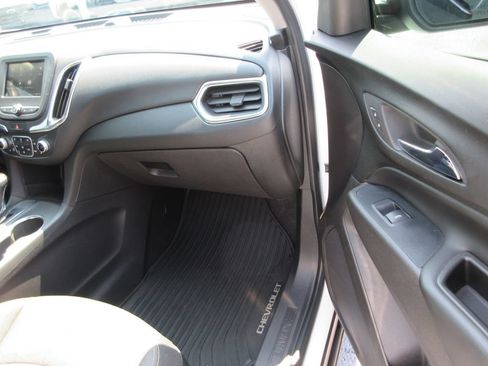 Used 2019 Chevrolet Equinox LT w/ Driver Convenience Package FWD image 18