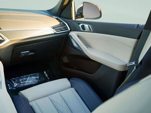 Used 2022 BMW X6 xDrive40i w/ Executive Package image 52