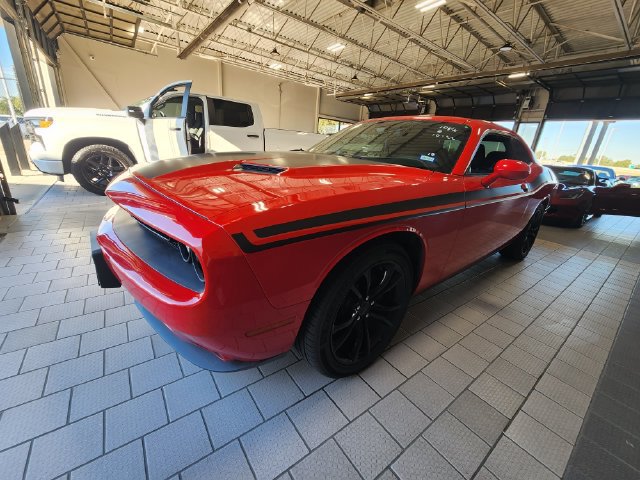 Used 2019 Dodge Challenger SXT RWD image 2