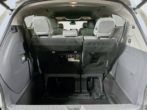 Used 2021 Toyota Sienna XLE w/ XLE Plus Package image 31