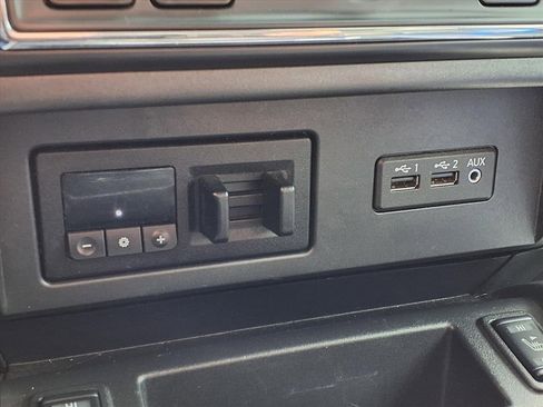 Used 2019 Nissan Titan SV w/ SV Convenience Package image 22