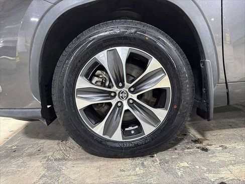 Certified 2022 Toyota Highlander XLE image 10