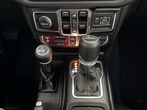 Used 2024 Jeep Gladiator Rubicon image 17