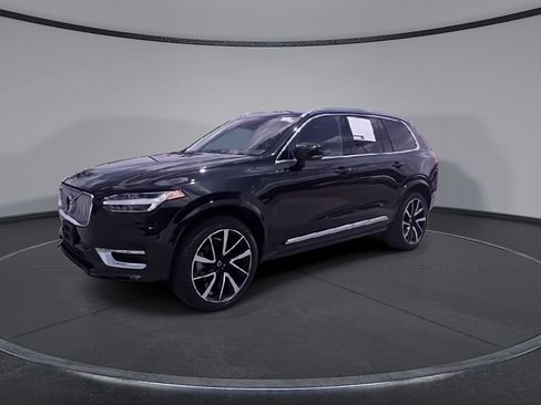 Used 2023 Volvo XC90 B5 Plus w/ Protection Package Premier AWD/4WD image 4