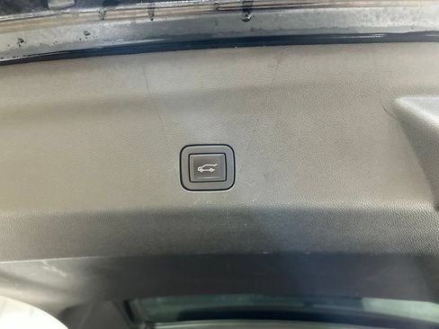 Used 2023 Chevrolet Suburban High Country AWD/4WD image 35