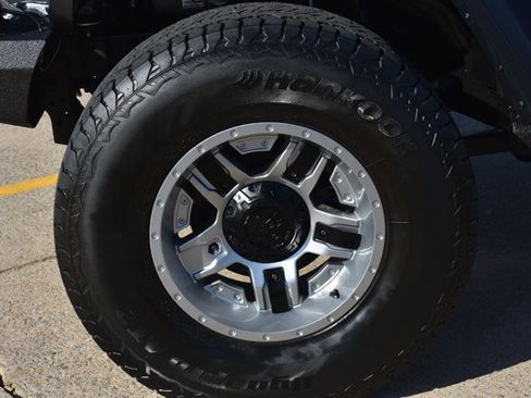 Used 2019 Jeep Wrangler Unlimited Rubicon AWD/4WD image 9