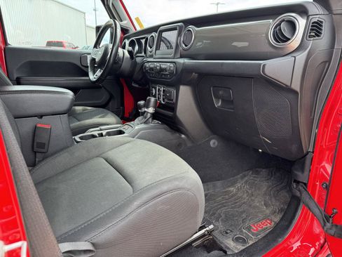 Used 2019 Jeep Wrangler Unlimited Sahara AWD/4WD image 24