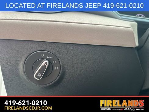 Used 2025 Volkswagen Taos SE image 18