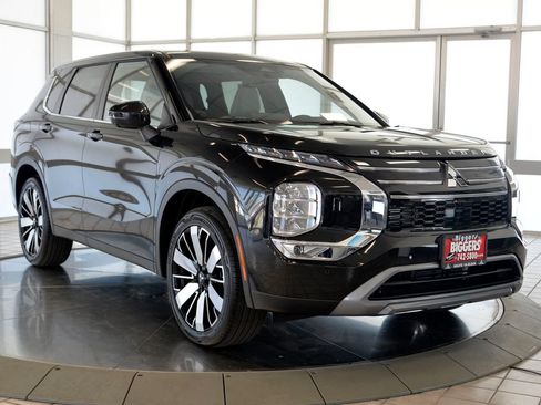 Used 2026 Mitsubishi Outlander SE AWD/4WD image 2