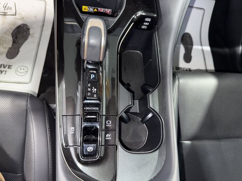 Used 2024 Toyota Crown Limited image 29