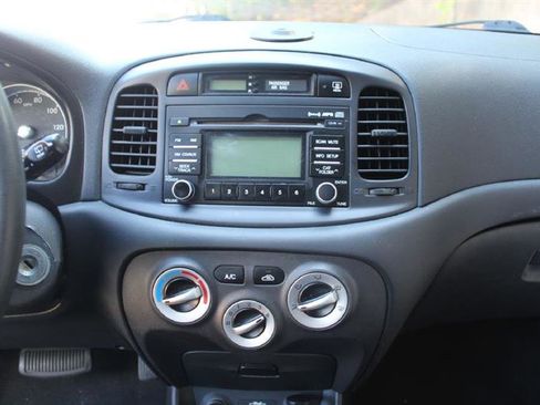 Used 2011 Hyundai Accent GS image 15