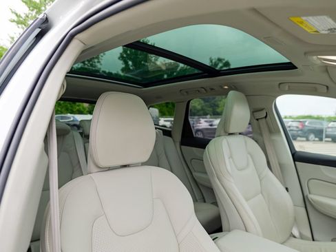 Used 2023 Volvo XC60 T8 Ultimate w/ Climate Package AWD/4WD image 39