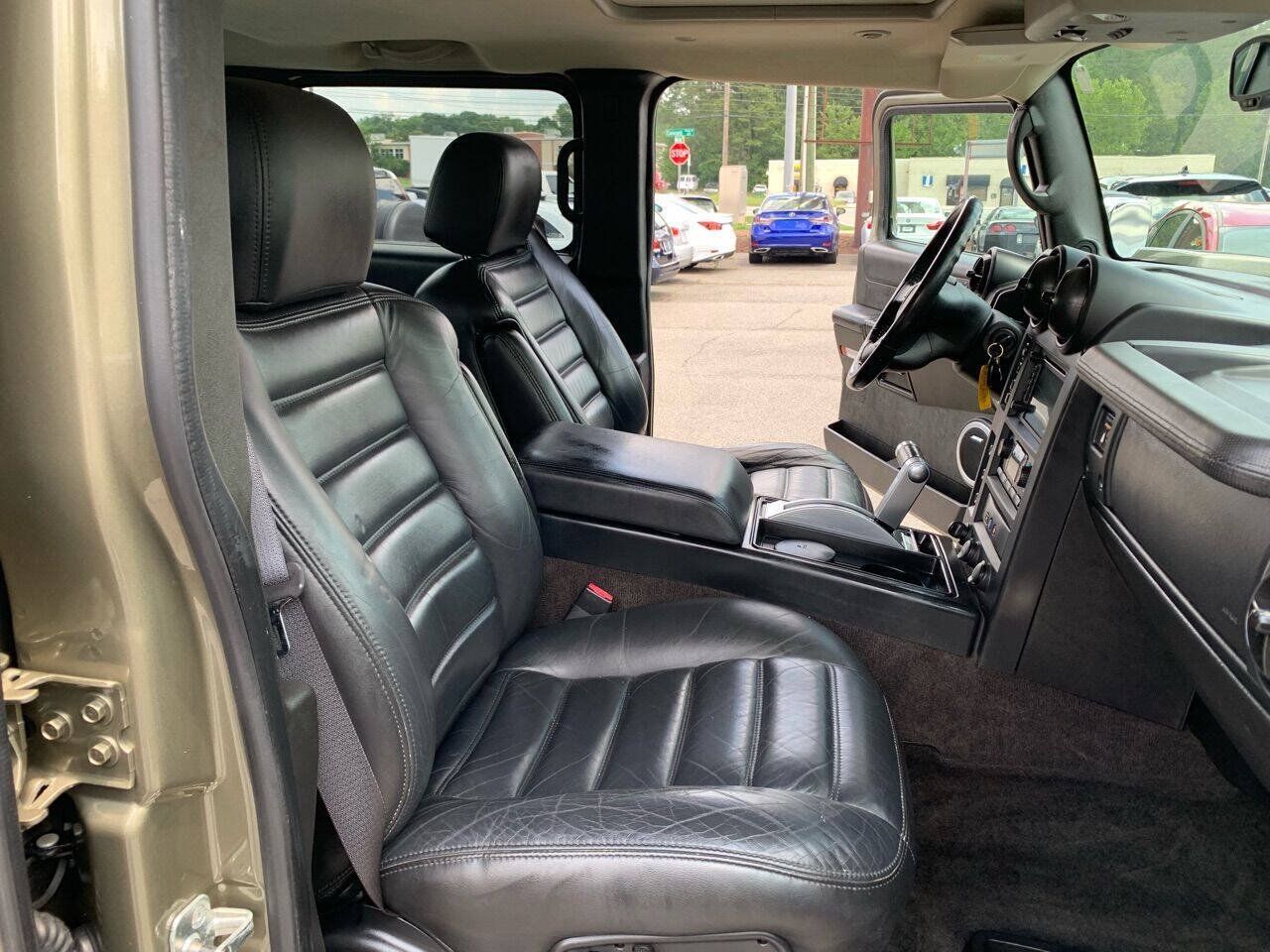 Used 2005 HUMMER H2 SUT w/ Preferred Equipment Group AWD/4WD image 22