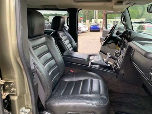 Used 2005 HUMMER H2 SUT w/ Preferred Equipment Group AWD/4WD image 22