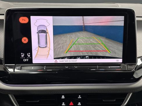 Used 2024 Volkswagen Atlas Peak Edition SE image 10