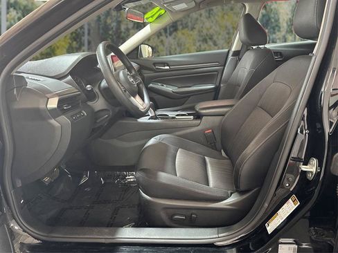 Used 2024 Nissan Altima 2.5 SV FWD image 9