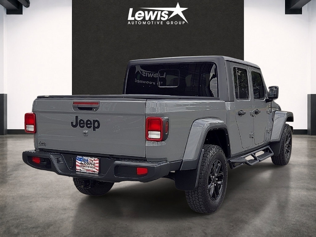 Used 2022 Jeep Gladiator Sport AWD/4WD image 4