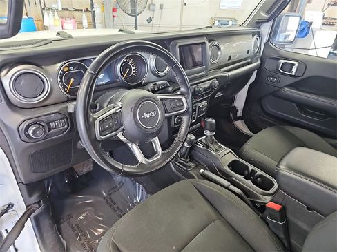 Used 2020 Jeep Wrangler Unlimited Sahara image 15