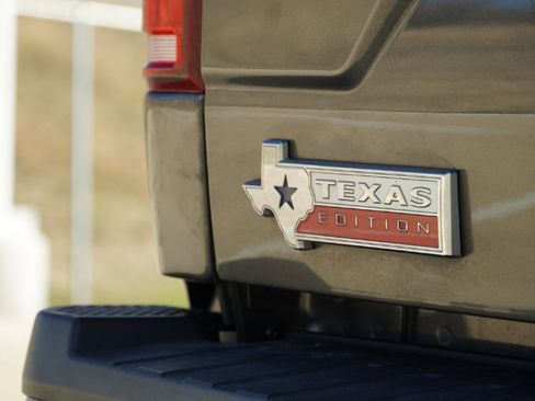 Used 2018 Ford F150 XLT w/ Equipment Group 302A Luxury image 9