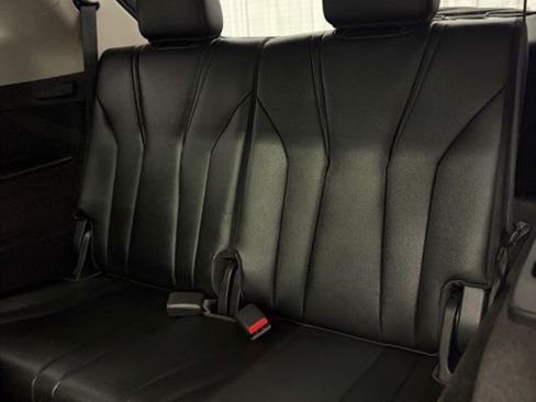Used 2023 Acura MDX SH-AWD image 15