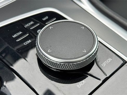 Used 2022 BMW X6 xDrive40i w/ M Sport Package image 32