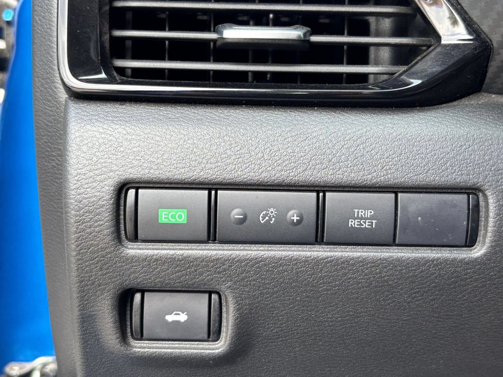 Used 2025 Nissan Sentra SV FWD image 21