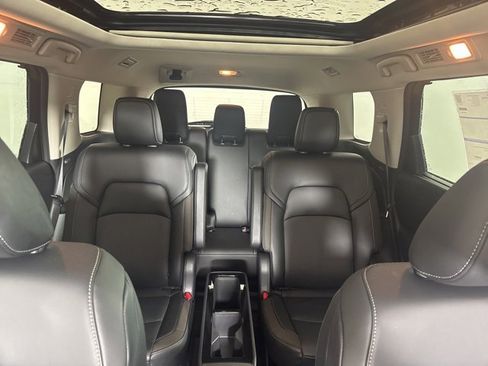 Used 2025 Nissan Pathfinder SL w/ SL Premium Package image 15