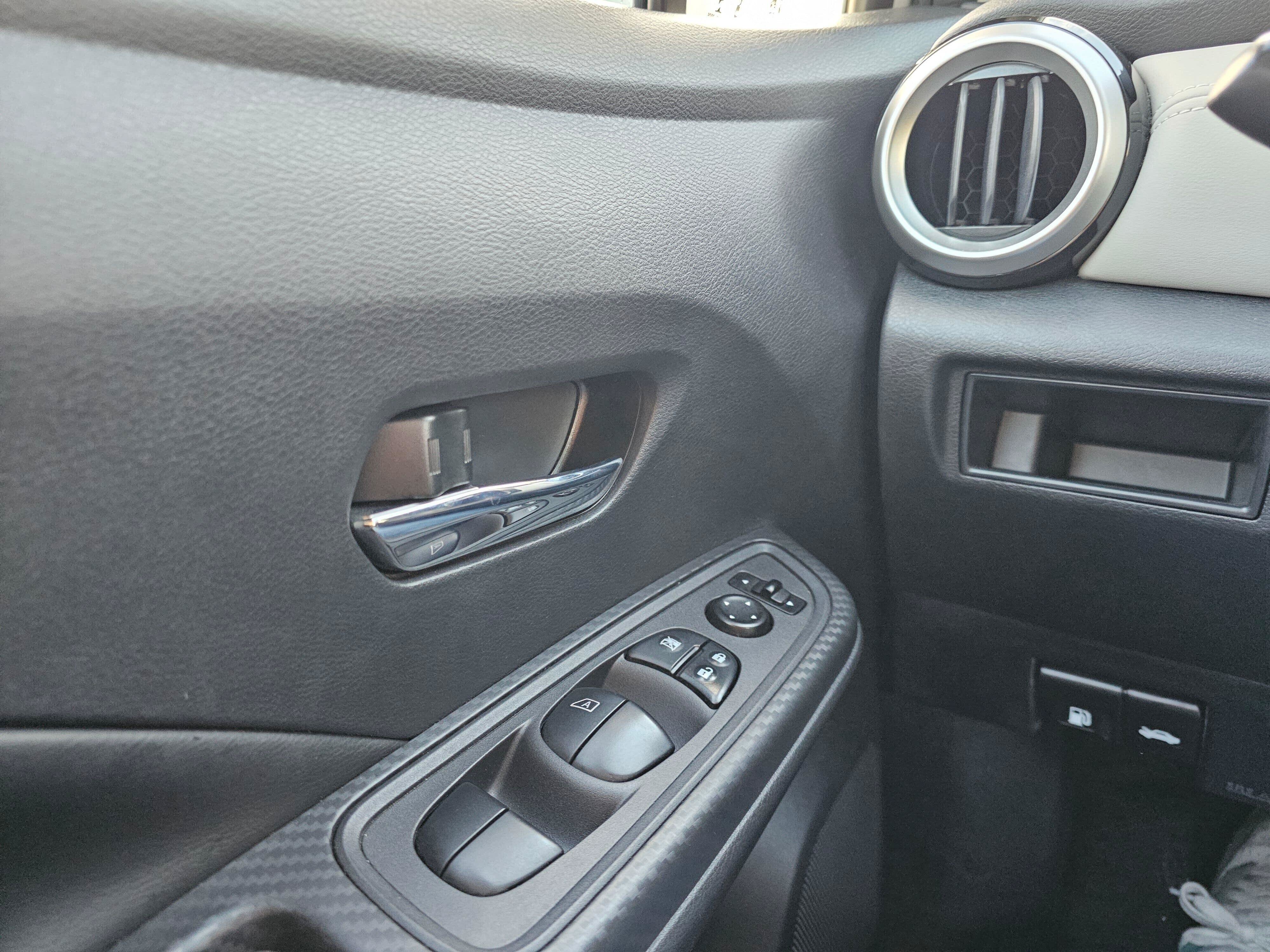 Used 2020 Nissan Versa SV FWD image 31