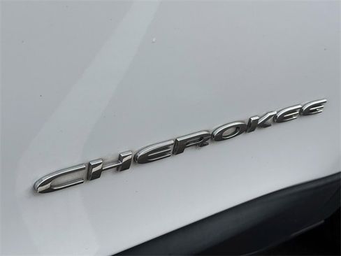 Used 2020 Jeep Cherokee Latitude Plus image 20