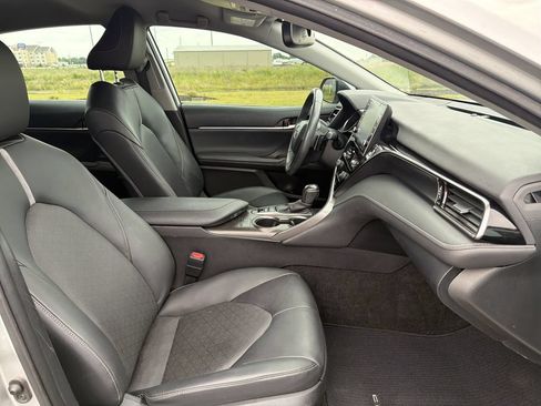Used 2022 Toyota Camry XSE FWD image 14