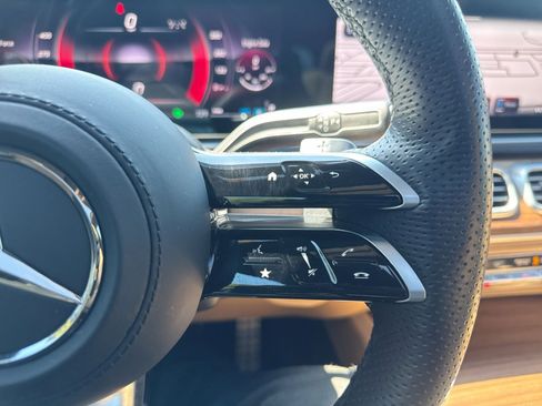 Used 2024 Mercedes-Benz GLS 450 4MATIC image 17