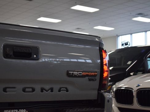 Used 2021 Toyota Tacoma TRD Sport w/ Technology Package image 14