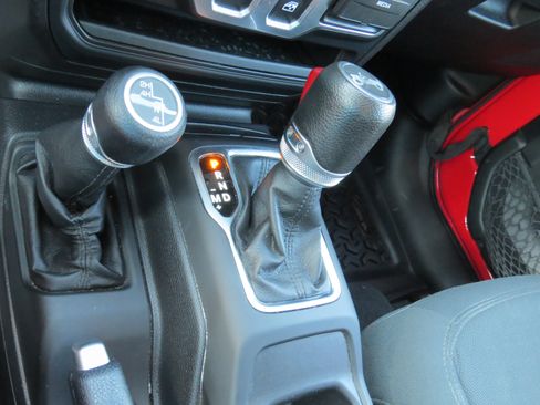 Used 2019 Jeep Wrangler Sport AWD/4WD image 15