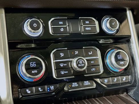 Used 2023 GMC Yukon XL Denali image 14