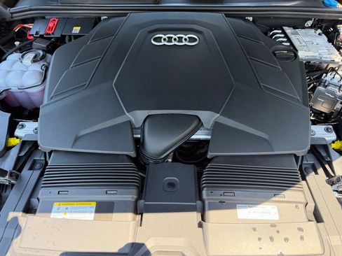 Used 2025 Audi Q8 Premium Plus w/ Premium Plus Package AWD/4WD image 28