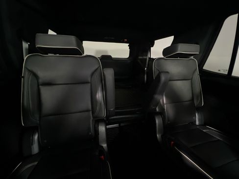 Used 2023 GMC Yukon SLT w/ SLT Luxury Package image 33