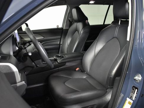 Used 2025 Toyota Grand Highlander XLE image 9