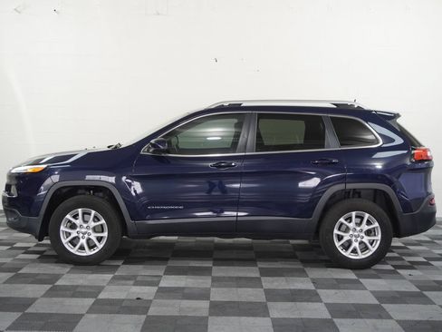 Used 2016 Jeep Cherokee Latitude w/ Cold Weather Group AWD/4WD image 2