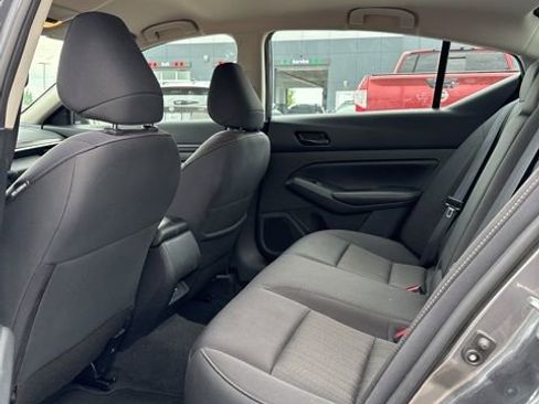 Used 2024 Nissan Altima 2.5 SV FWD image 6