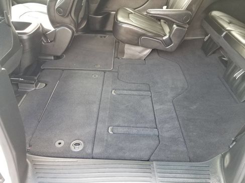 Used 2025 Chrysler Voyager LX FWD image 20