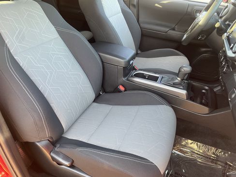 Used 2023 Toyota Tacoma TRD Sport image 9