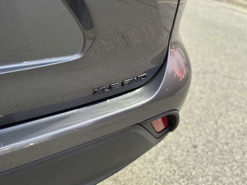 Certified 2022 Toyota Highlander XLE image 47