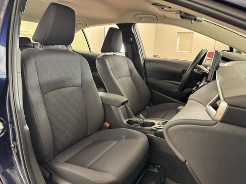 Used 2025 Toyota Corolla LE w/ LE Premium Package FWD image 36